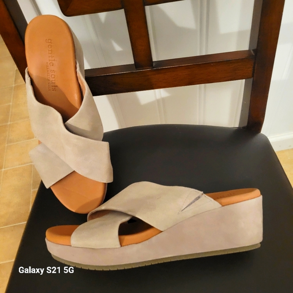 Gentle Souls wedge sandal 11M